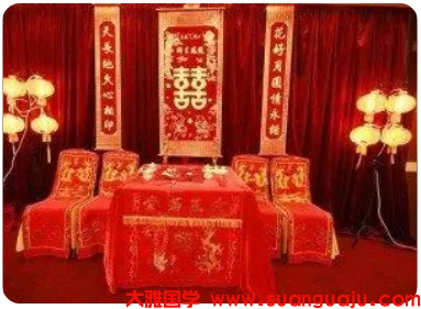 但凡婚后感情越来越冷淡的，必然与婚姻宫有损脱不了干系_周易八字合婚