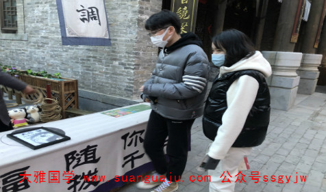 占卜算命婚姻：93属鸡的注定婚姻 性格独立婚姻不错(图2)