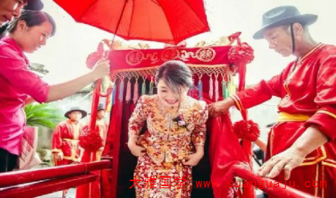 生辰八字算结婚日子：对比看牛年运势是最有利结婚(图2)