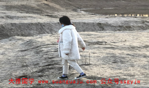 周易免费算命：去年顶压而上，2021年事财明显转机的女生(图2)