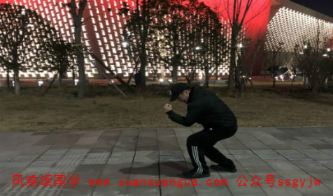 八字算命最准：资金链断裂的老板命局(图2)