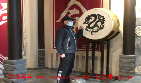 易经八卦算命：投资口罩厂亏损的老板(图3)
