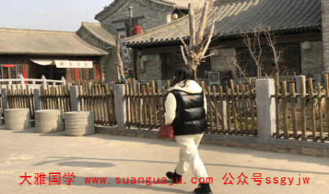 八字配对算命：感情需要慎重注意的女命(图2)