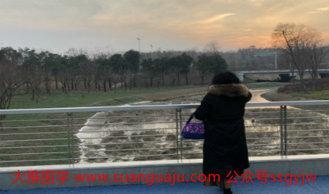 网上批八字：辛亥、壬子两运，时来运转的女人（图解）