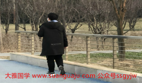 在线算八字：辛丑年桃花旺，做梦都乐的男生（图文）(图2)