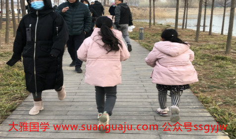 排八字算命：青年节出生的女孩命运 早年孤僻运势不顺（图文）