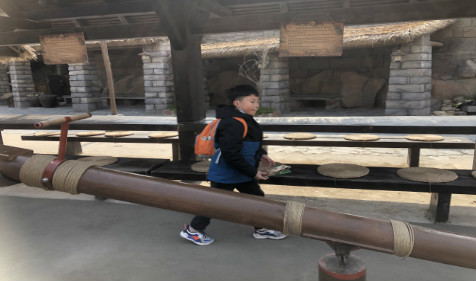 2022年四月初五阴历出生的男婴是什么命 免费批八字算命五行缺什么(图2)